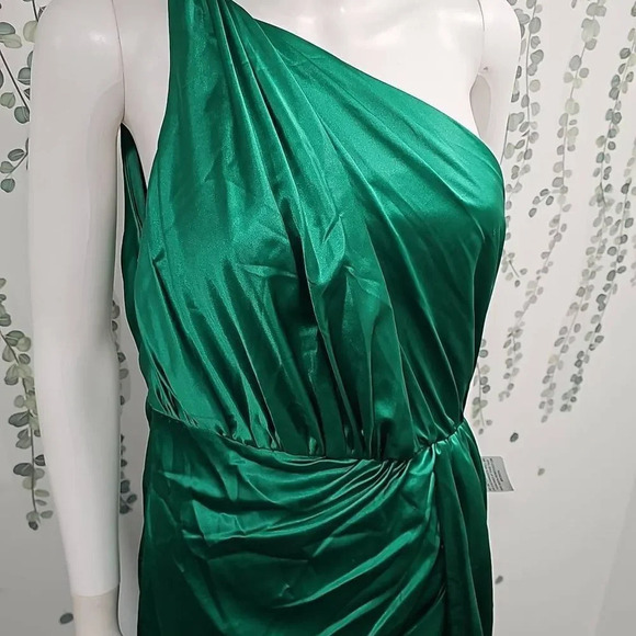 IEENA MAC Duggal One-Shoulder Draped Satin Gown Size 8 - Picture 6 of 13